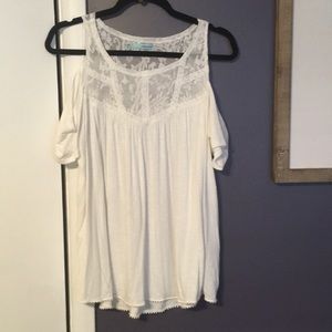 XL Maurice’s open shoulder top